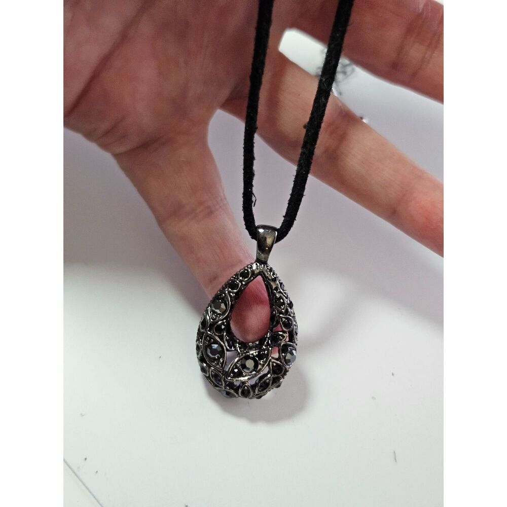 Lia Sophia "Mon Cheri" cut crystals necklace 16-19"